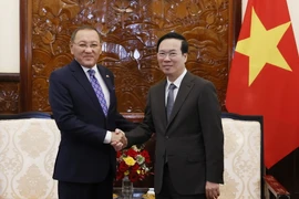 Chủ tịch nước Võ Văn Thưởng tiếp Đại sứ Cộng hòa Kazakhstan Yerlan Baizhanov. (Ảnh: Thống Nhất/TTXVN)