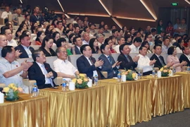 Chủ tịch Quốc hội Vương Đình Huệ và đại biểu dự chương trình. (Ảnh: Doãn Tấn/TTXVN)
