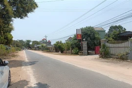 Đường Trần Hưng Đạo, xã Cam An Bắc trở lại bình yên, ít xe ôtô hơn những ngày trước. (Ảnh: Đặng Tuấn/TTXVN)