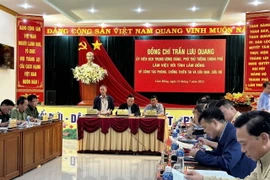 Phó Thủ tướng Trần Lưu Quang làm việc với lãnh đạo tỉnh Lâm Đồng tại thành phố Bảo Lộc. (Ảnh: Nguyễn Dũng/TTXVN)