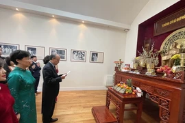Đại sứ quán Việt Nam tại Pháp tưởng nhớ các Vua Hùng