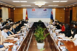 Thứ trưởng Bộ Công Thương Phan Thị Thắng và Thứ trưởng Bộ Ngoại giao và Thương mại New Zealand Vangelis Vitalis đồng chủ trì kỳ họp. (Ảnh: Trần Việt/TTXVN)