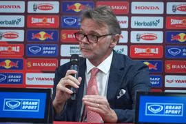 Huấn luyện viên Philippe Troussier.