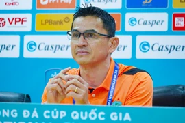 Huấn luyện viên Kiatisuk chính thức đảm nhận vị trí thuyền trưởng của Câu lạc bộ Công an Hà Nội. (Ảnh: Việt Anh/Vietnam+)