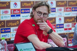 Huấn luyện viên trưởng Đội tuyển Nga Valery Karpin dành lời khen cho Đội tuyển Việt Nam. (Ảnh: Việt Anh/Vietnam+)