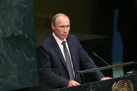 Tổng thống Nga Vladimir Putin phát biểu tại khóa họp lần thứ 70 Đại hội đồng Liên hợp quốc. (Nguồn: AFP/TTXVN)