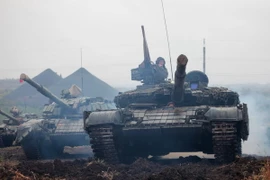  Tay súng ly khai làm nhiệm vụ trong một chiến dịch quân sự ở thị trấn Torez thuộc khu vực Donetsk. (Nguồn: AFP/TTXVN)