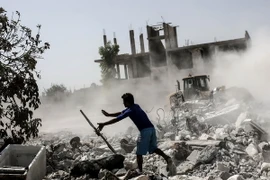 Cảnh đổ nát tại Kobane, miền Bắc Syria sau cuộc đụng độ giữa quân đội Thổ Nhĩ Kỳ và PKK. (Nguồn: AFP/TTXVN)