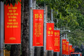 Phố phường Thủ đô rực rỡ cờ hoa kỷ niệm 134 năm ngày sinh Chủ tịch Hồ Chí Minh