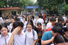 Các sỹ tử Thủ đô bắt đầu làm thủ tục Tuyển sinh vào lớp 10 trung học phổ thông