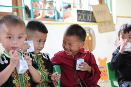 Thắp sáng nụ cười trẻ thơ trên những bản xa miền biên viễn
