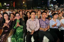 Kiều bào tham dự chương trình “Xuân Quê hương 2015-Tổ quốc vinh quang” hồi đầu năm. (Ảnh: Thanh Vũ​/TTXVN)