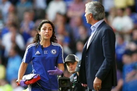 Eva Carneiro và Jose Mourinho tranh cãi. (Nguồn: AP)