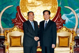 Thủ tướng Nguyễn Tấn Dũng chào xã giao Tổng Bí thư, Chủ tịch nước Chummaly Sayasone. (Ảnh: Đức Tám​/TTXVN)