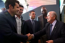 Luis Figo "tuyên chiến" Blatter trong cuộc đua Chủ tịch FIFA