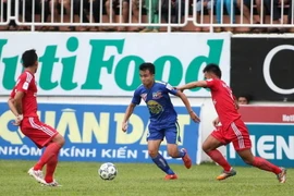 Thanh Tùng (áo xanh) lập cú đúp giúp HAGL giành chiến thắng. (Nguồn: TN)