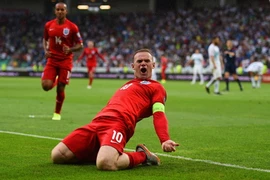 Kết quả: Tây Ban Nha thắng nhọc, Rooney giúp Anh giành 3 điểm