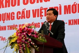 Bộ trưởng Đinh La Thăng: 19/5 phải thông xe cầu Việt Trì mới