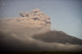 Tro bụi núi lửa Calbuco ảnh hưởng tới một nửa khu vực Nam Mỹ