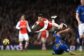 Arsenal trả giá đắt sau chiến thắng nhọc nhằn trước Leicester