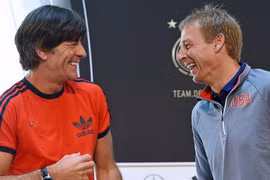 Hai vị huấn luyện viên thoải mái trước trận giao hữu. (Nguồn: dfb.de)