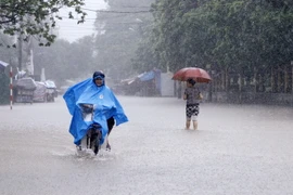 Mưa lớn gây ngập úng tại nhiều tuyến đường trong trung tâm T.P Thái Nguyên. (Ảnh: Lan Anh/TTXVN)