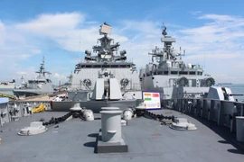 [Photo] Tàu chiến hiện đại quy tụ tại căn cứ Hải quân Singapore