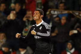 Nổ súng giúp Real bỏ xa Barca, Ronaldo tiếp tục đi vào lịch sử