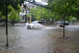 [Photo] Bão số 1 hoành hành gây mưa to, lụt lớn tại nhiều tỉnh