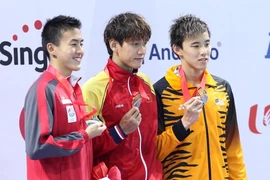 Quý Phước (giữa) giành huy chương vàng và phá kỷ lục SEA Games. (Ảnh: Quốc Khánh/TTXVN)