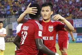Công Vinh đi vào lịch sử V-League với pha làm bàn "siêu nhanh"