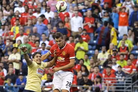 Morgan Schneiderlin ghi bàn đầu tiên trong màu áo Manchester United. (Nguồn: AP)