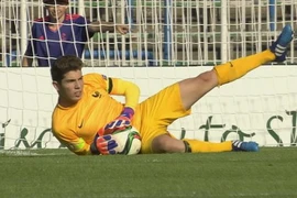 Con trai của Zidane cản phá 3 quả penalty, tự tin sút kiểu panenka