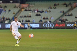 Miralem Pjanic ghi bàn từ khoảng cách hơn 20m. (Nguồn: Daily Mail)
