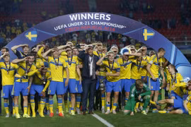 U21 Thụy Điển ăn mừng vô địch độc đáo chế giễu cầu thủ U21 Pháp