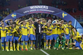 U21 Thụy Điển ăn mừng vô địch độc đáo chế giễu cầu thủ U21 Pháp