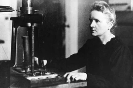 Phim về Marie Curie tiết lộ khó khăn của phụ nữ trong khoa học