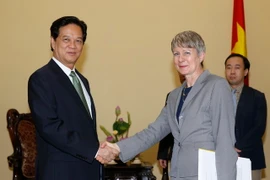 Thủ tướng Nguyễn Tấn Dũng tiếp Đại sứ Đặc mệnh Toàn quyền Cộng hoà Liên bang Đức tại Việt Nam Jutta Frasch đến chào từ biệt. (Ảnh: Đức Tám​/TTXVN)