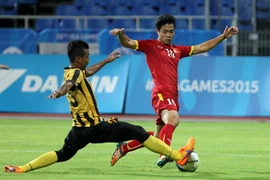 U23 Malaysia (áo vàng đen) đối mặt nguy cơ bị loại sớm. (Ảnh: Quốc Khánh/TTXVN)
