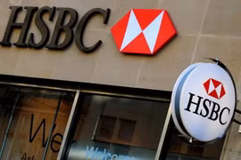 Vụ bê bối của HSBC Thụy Sỹ thổi bùng tranh cãi chính trị ở Anh