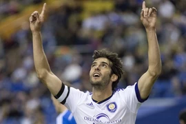 Kaka tiếp tục lập công giúp đội nhà ngược dòng giành điểm