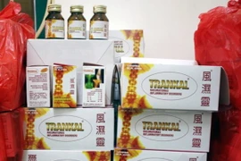 Bắt giữ vụ vận chuyển thuốc điều trị Gout, đau nhức xương khớp hiệu Trankal không xuất xứ nguồn gốc. (Ảnh: Nguyễn Hoàng/Vietnam+)