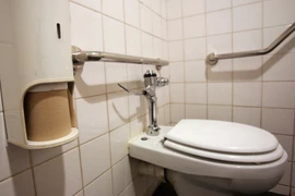 Nữ sinh 16 tuổi qua đời vì nhịn đi đại tiện suốt 8 tuần liền