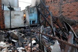 TP.HCM: Cháy lớn thiêu rụi cửa hàng tạp hóa ở quận Tân Bình