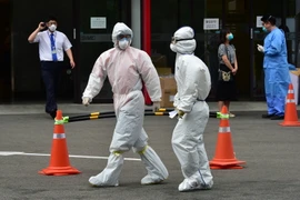 Nhân viên y tế Hàn Quốc làm nhiệm vụ tại thủ đô Seoul. (Nguồn: AFP/TTXVN)