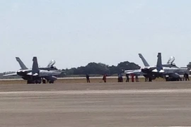 Trung Quốc phản ứng việc máy bay Mỹ hạ cánh xuống Đài Loan