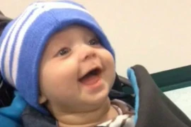 Bé trai tử vong chỉ vài giờ sau khi cất tiếng cười đầu tiên