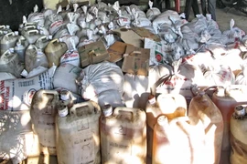 Bắt quả tang một cơ sở đang chế biến mỡ bẩn tại tỉnh Hà Tĩnh