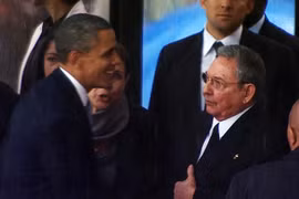 Tổng thống Mỹ và Chủ tịch Cuba bắt tay nhau tại Hội nghị OAS