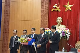 Ông Trần Văn Tân (giữa) được bầu làm Phó Chủ tịch Ủy ban Nhân dân tỉnh Quảng Nam. (Nguồn: quangnam.gov.vn)
